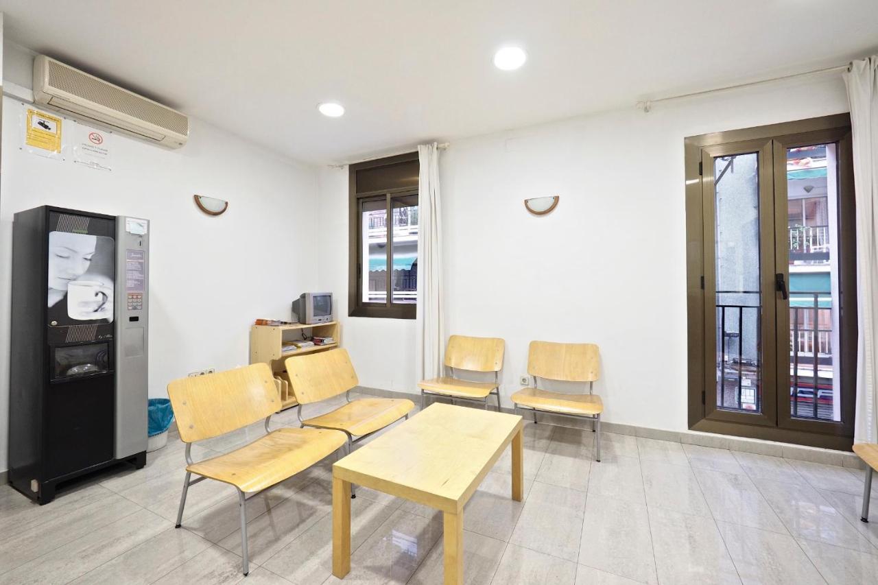Hostal Ballestero Barcelona Bagian luar foto