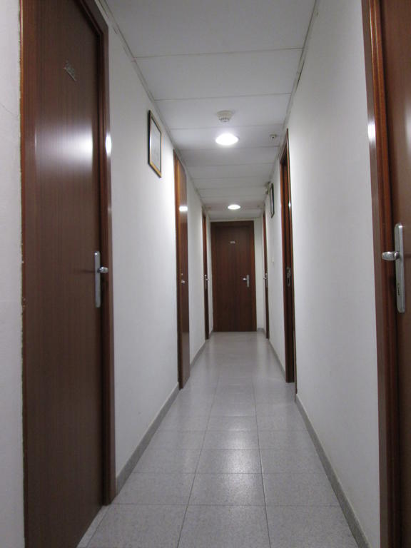 Hostal Ballestero Barcelona Bagian luar foto