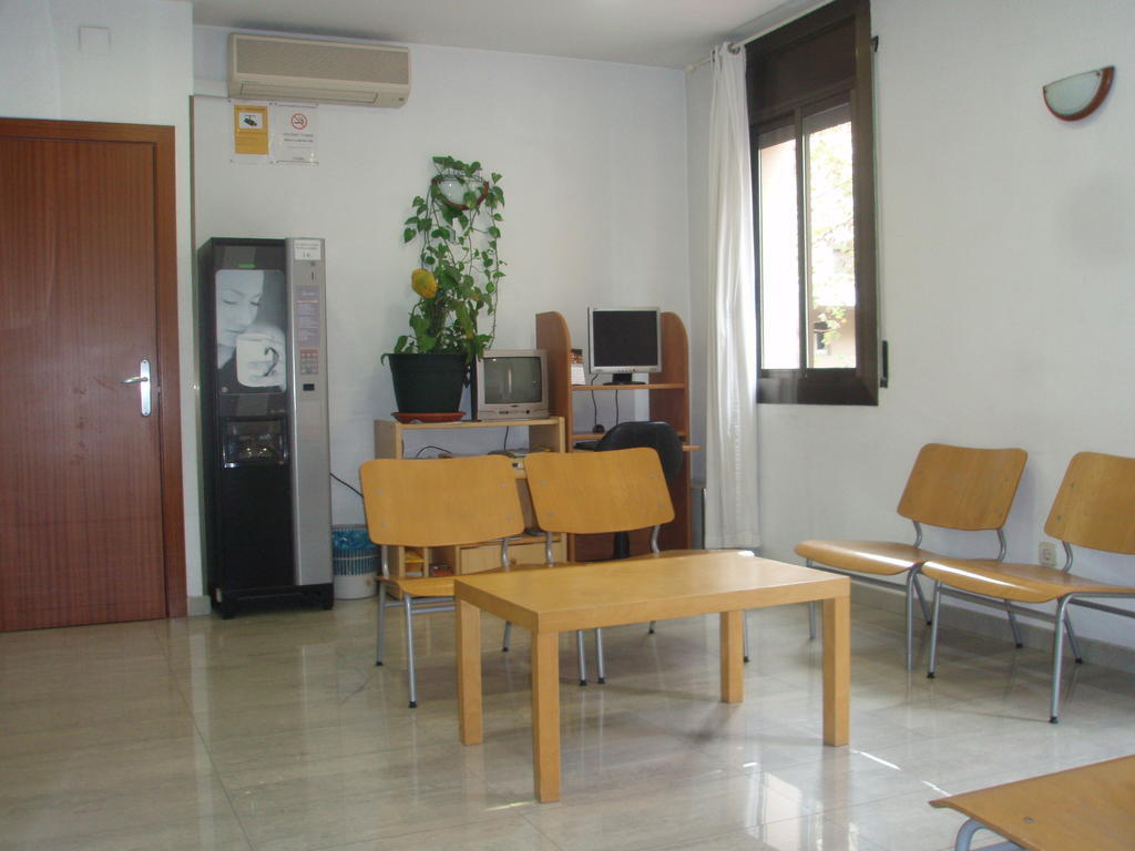 Hostal Ballestero Barcelona Bagian luar foto